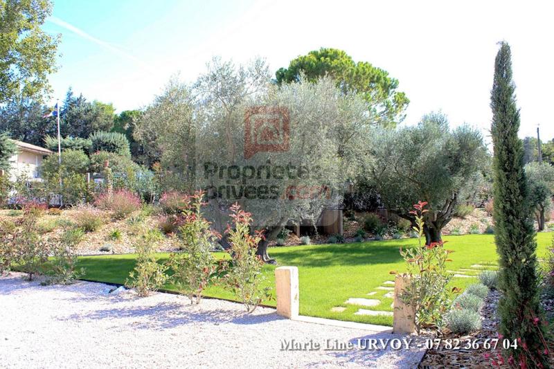 Maison - 300 m² - 8 pièces