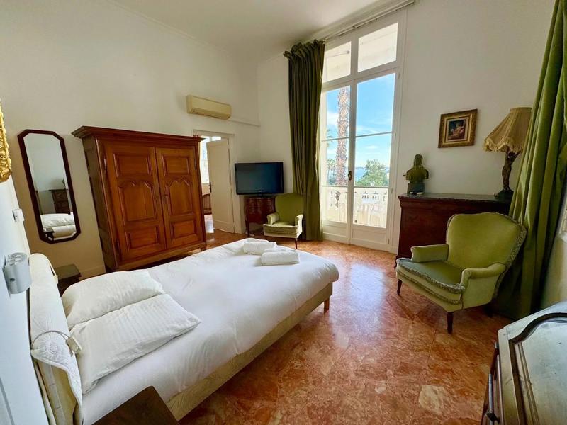 Appartement - 140 m² - 6 pièces