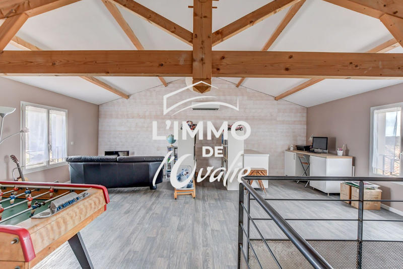 Maison - 210 m² - 6 pièces