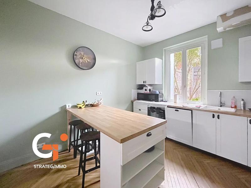 Chambre - 130 m² - 6 pièces