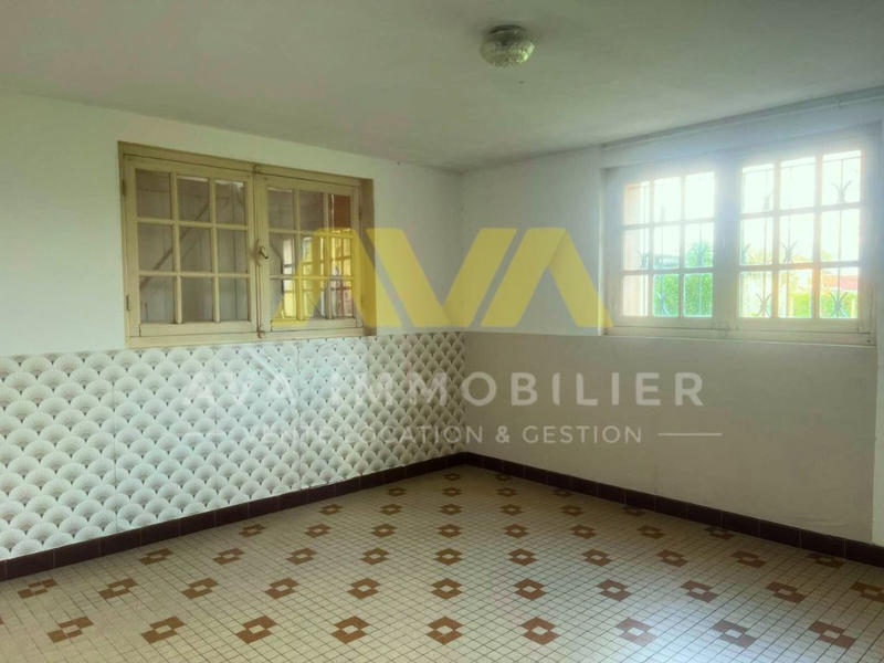 Maison - 202 m² - 8 pièces