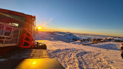 Visite du parc de dameuses et usine à neige