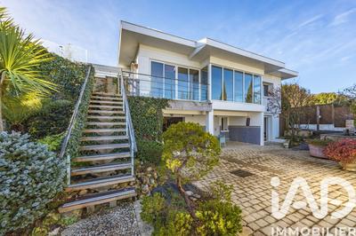 Maison - 315 m² - 7 pièces