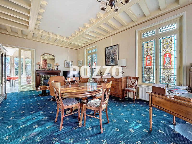 Maison - 201 m² - 8 pièces