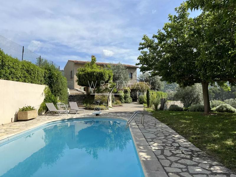 Villa - 185 m² - 8 pièces