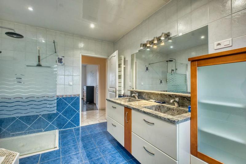 Maison - 266 m² - 7 pièces