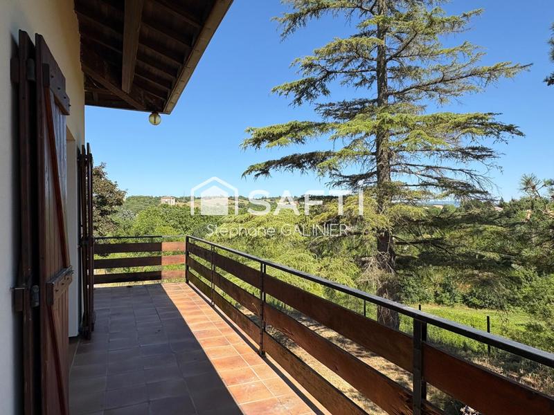 Maison - 238 m² - 8 pièces