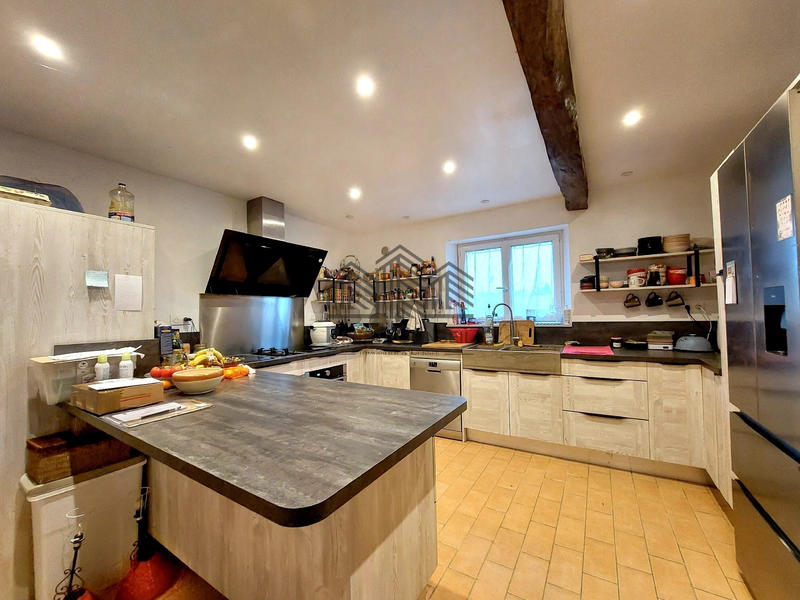 Propriété - 272 m² - 7 pièces