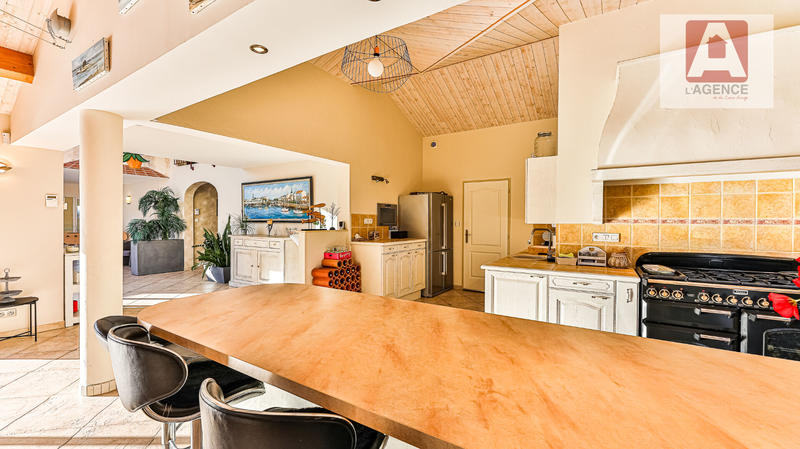 Maison - 318 m² - 7 pièces