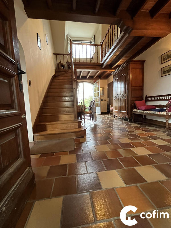 Maison - 260 m² - 7 pièces