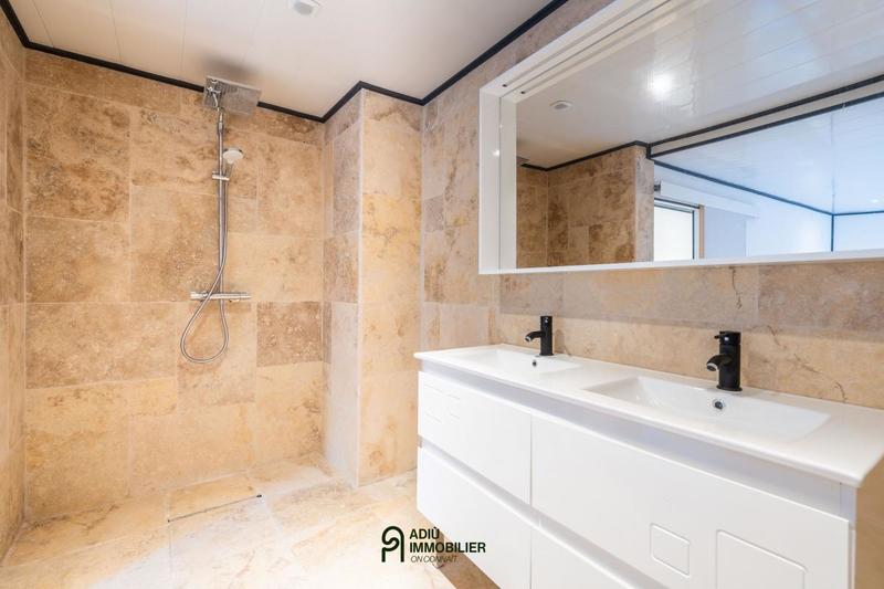 Maison - 381 m² - 9 pièces