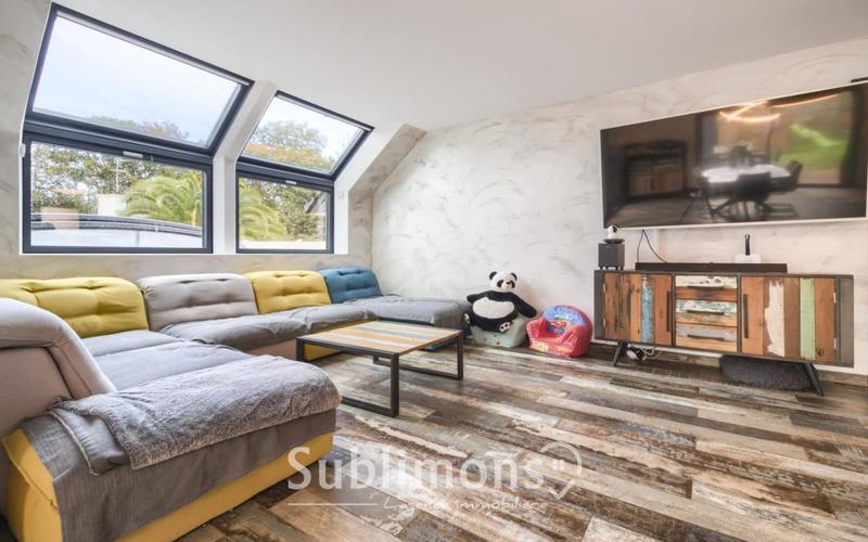 Maison - 168 m² - 8 pièces