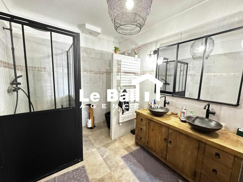 Maison - 280 m² - 9 pièces