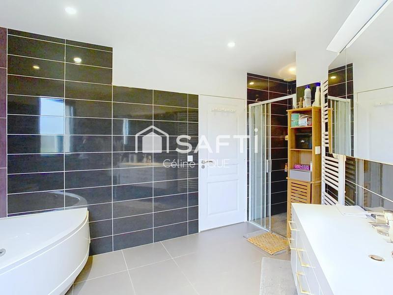 Maison - 210 m² - 7 pièces