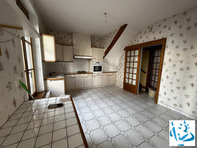 Maison - 180 m² - 8 pièces