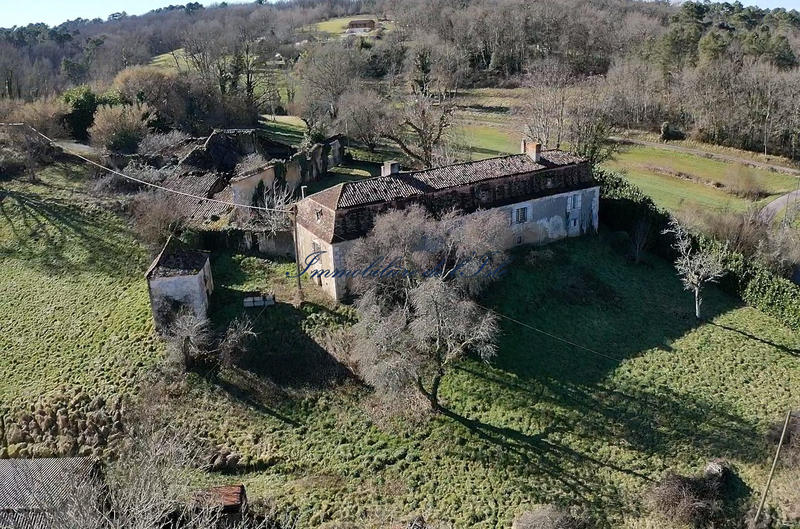 Maison - 216 m² - 7 pièces