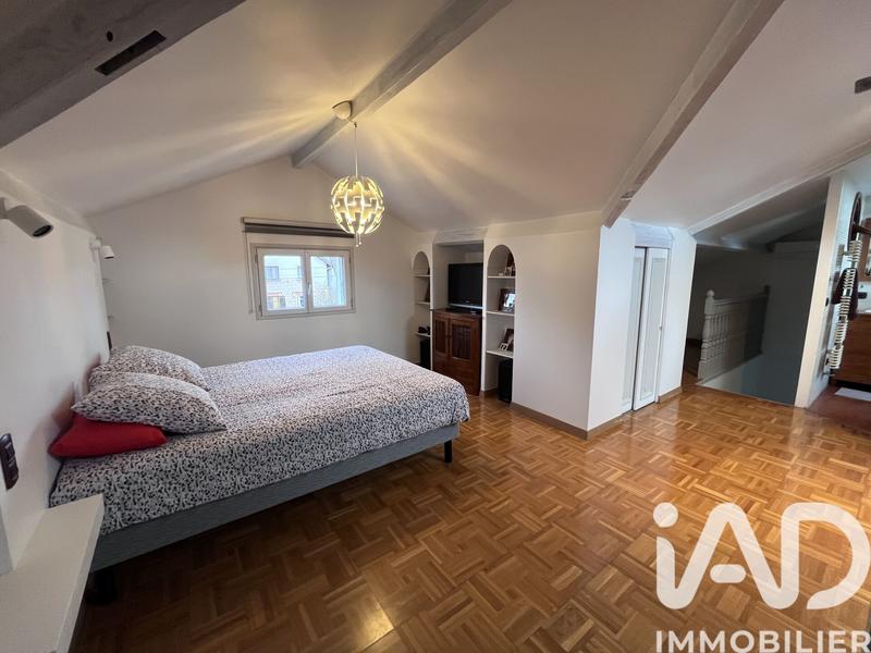 Maison - 202 m² - 8 pièces