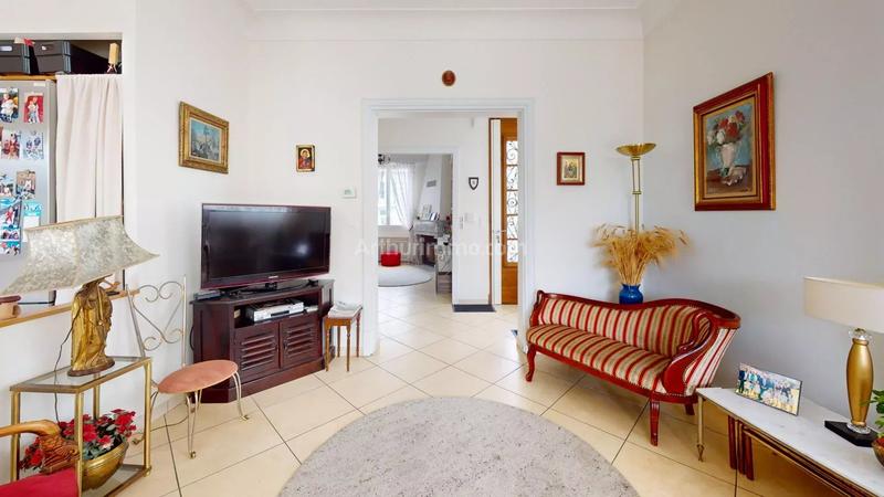 Maison - 285 m² - 7 pièces