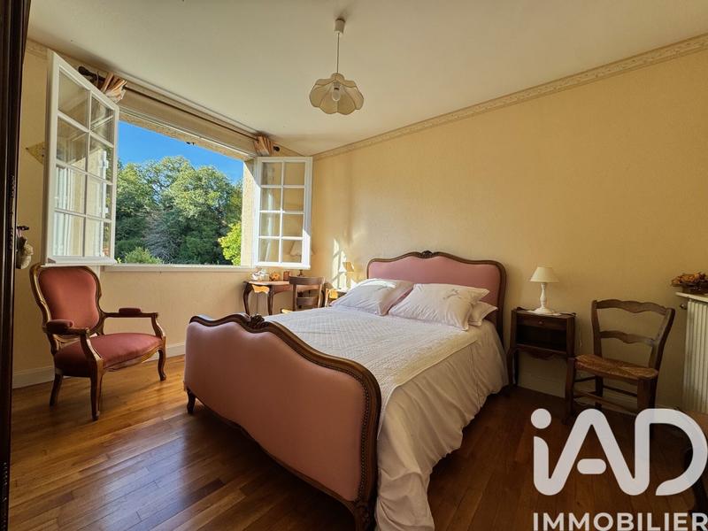 Maison - 250 m² - 8 pièces