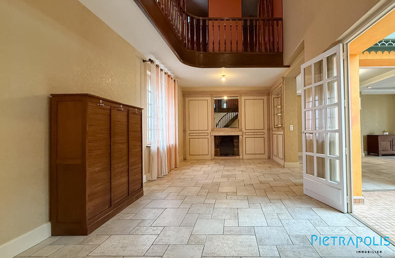 Maison - 583 m² - 15 pièces