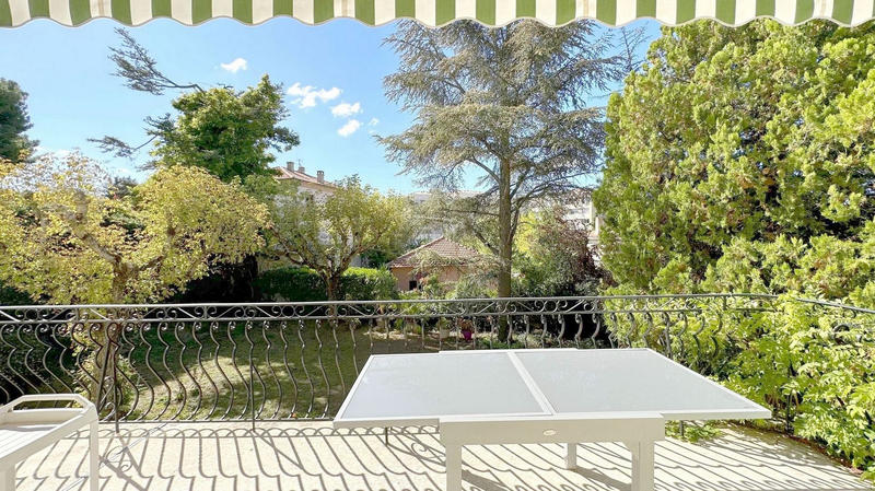 Maison - 320 m² - 10 pièces