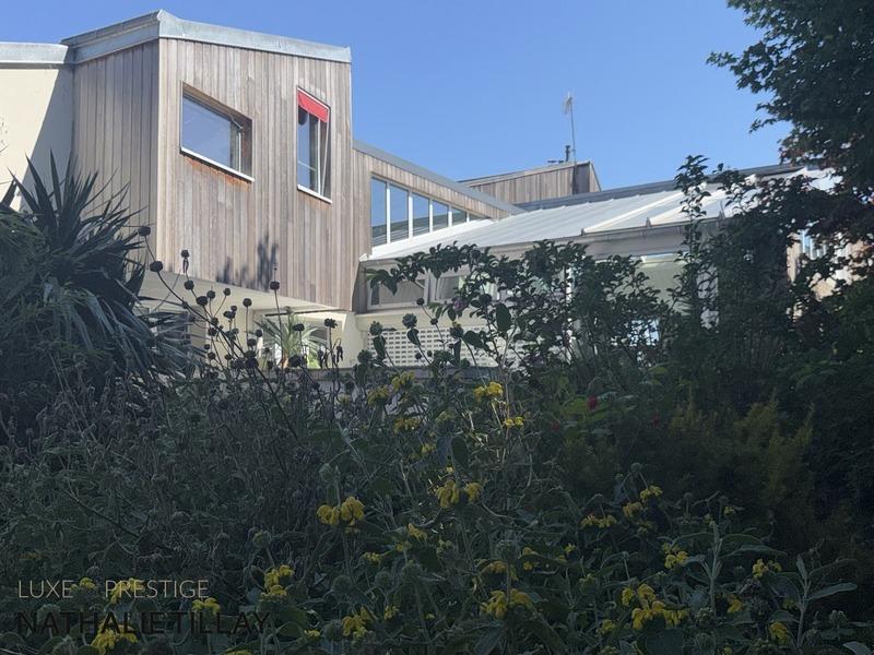 Maison - 330 m² - 8 pièces