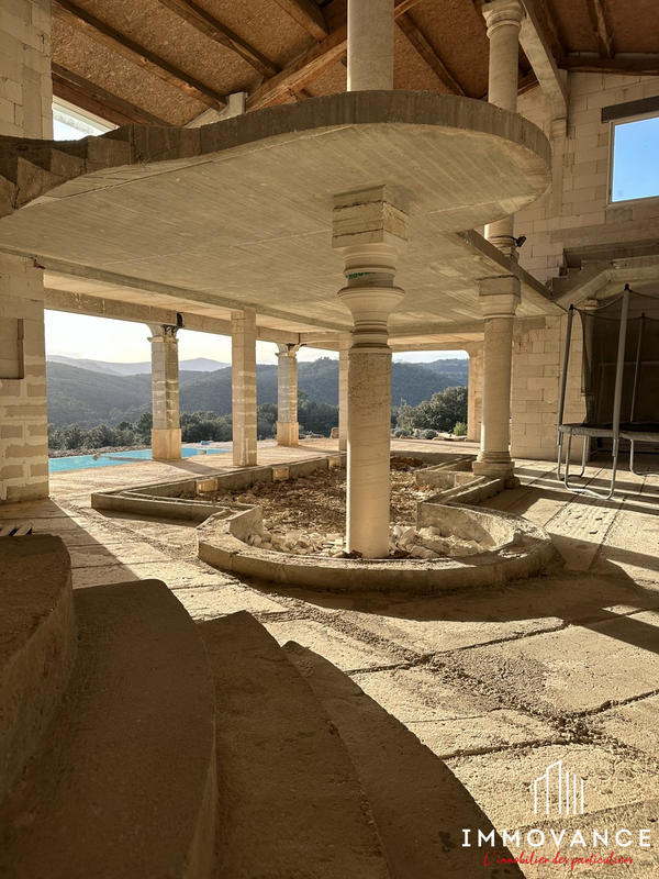 Villa - 558 m² - 9 pièces