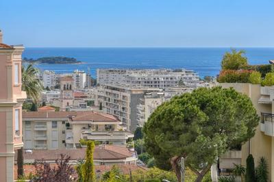 Appartement - 95 m² - 4 pièces