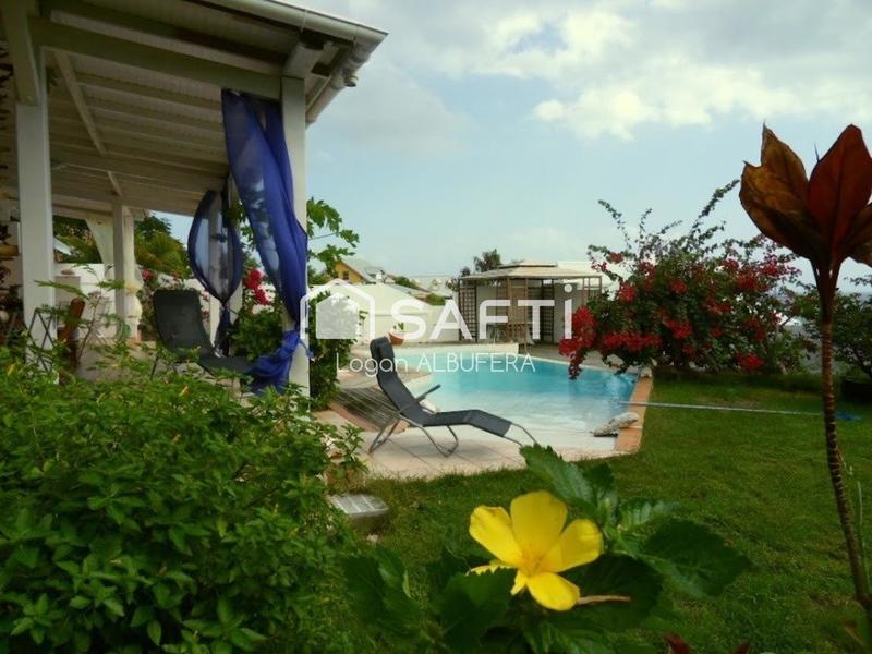 Maison - 220 m² - 11 pièces