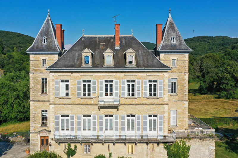 Château - 460 m² - 14 pièces