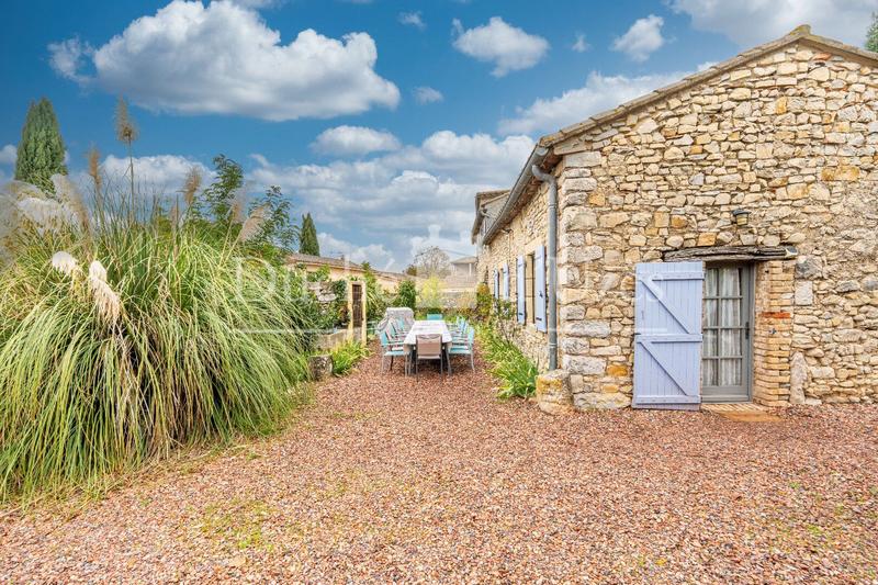 Maison - 280 m² - 12 pièces