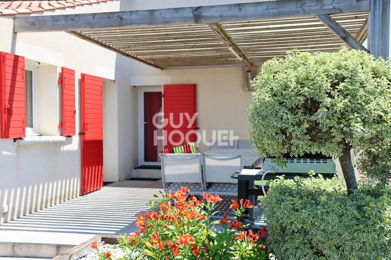 Maison - 225 m² - 9 pièces