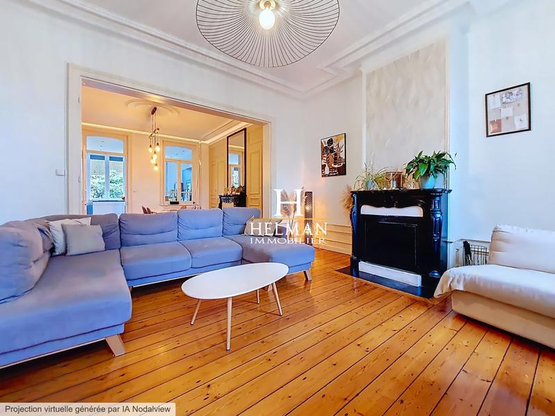 Maison - 325 m² - 11 pièces