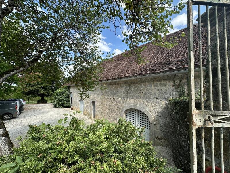 Maison de maîtres - 415 m² - 10 pièces