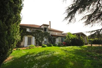 Propriété - 253 m² - 8 pièces