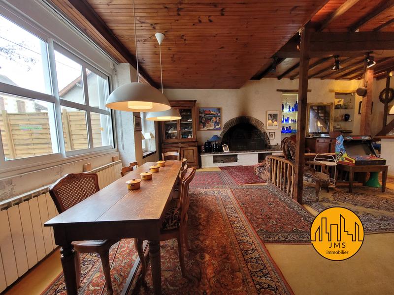 Maison - 275 m² - 11 pièces