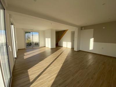 Maison - 121 m² - 6 pièces