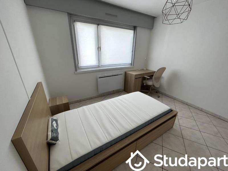 Chambre - 12 m² - 1 pièce