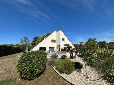 Maison - 220 m² - 8 pièces