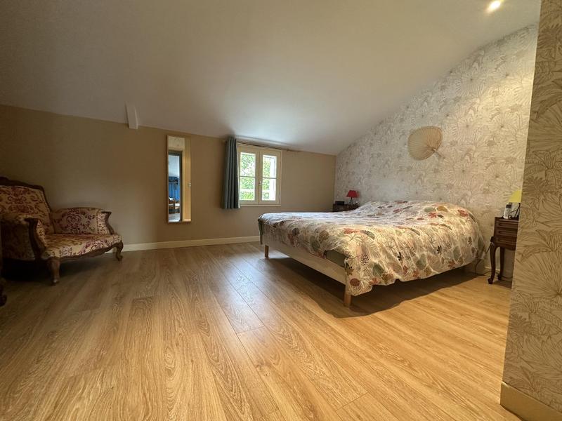 Maison - 248 m² - 11 pièces