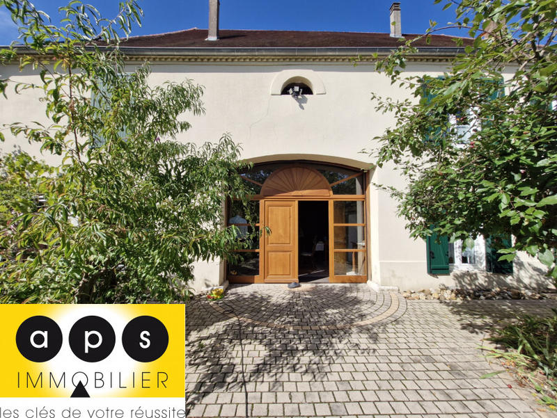 Maison - 220 m² - 10 pièces