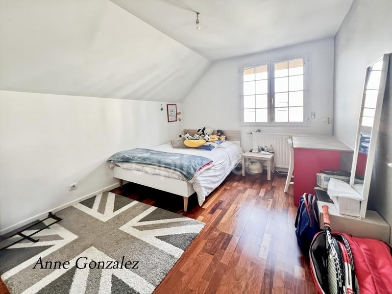 Maison - 233 m² - 9 pièces
