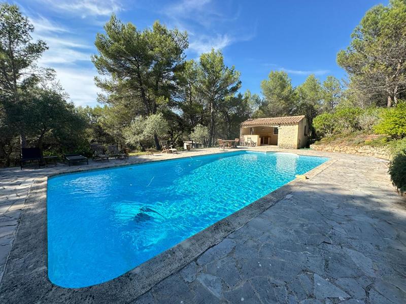 Maison - 200 m² - 7 pièces