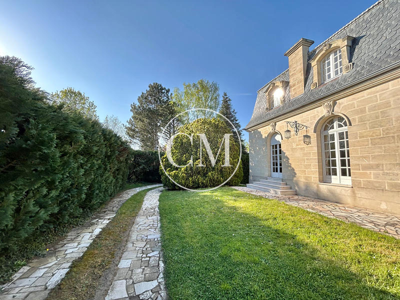 Maison - 174 m² - 6 pièces