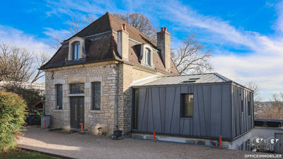 Maison - 233 m² - 7 pièces