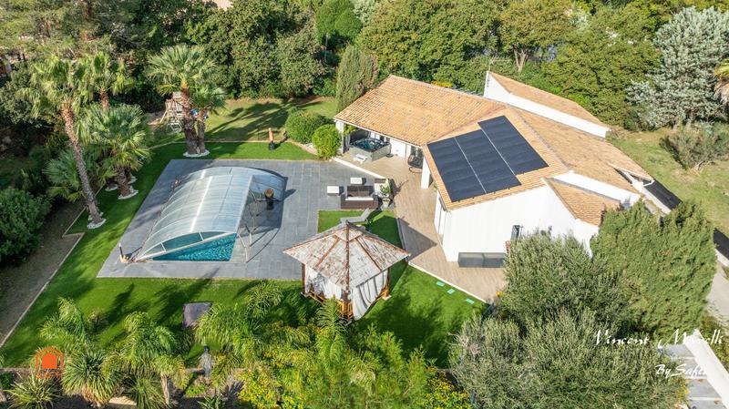 Maison - 248 m² - 10 pièces