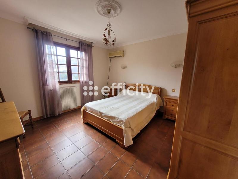 Maison - 260 m² - 12 pièces