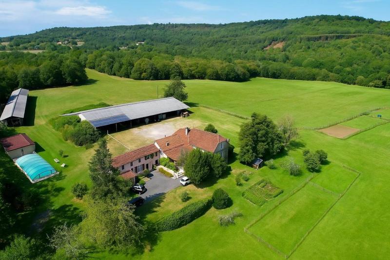 Propriété - 220 m² - 9 pièces