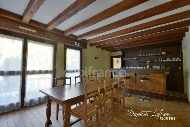 Propriété - 380 m² - 15 pièces