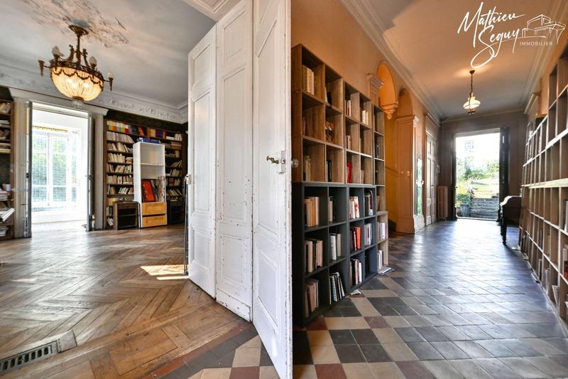 Propriété - 498 m² - 18 pièces